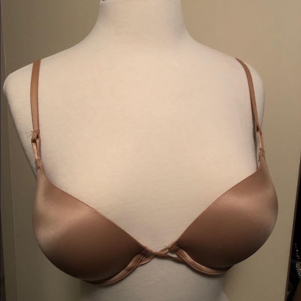 Victoria’s Secret bombshell plunge bra